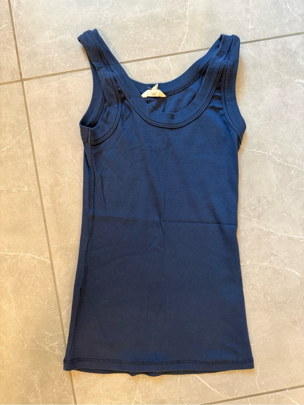 Easy standard ribbed tank. Size small.